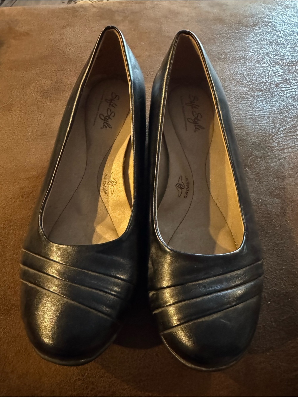 Soft Style Women's Black Slip-On Round-Toe Flats Sz 8 W